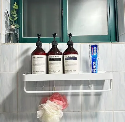 홍대입구역과 신촌역이 가까운 숙소 *